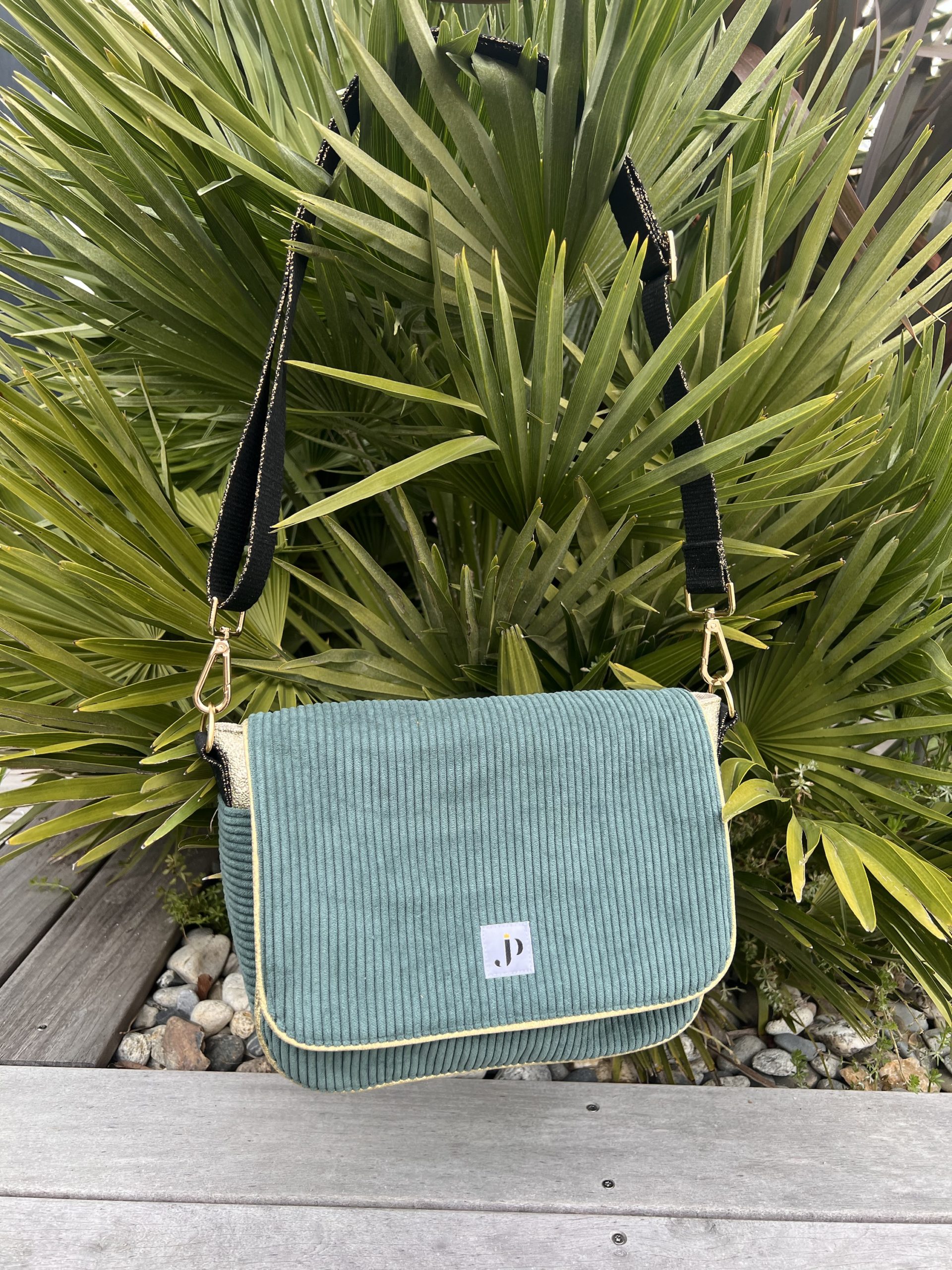 Sac besace velours cotele vert Julie Pocket